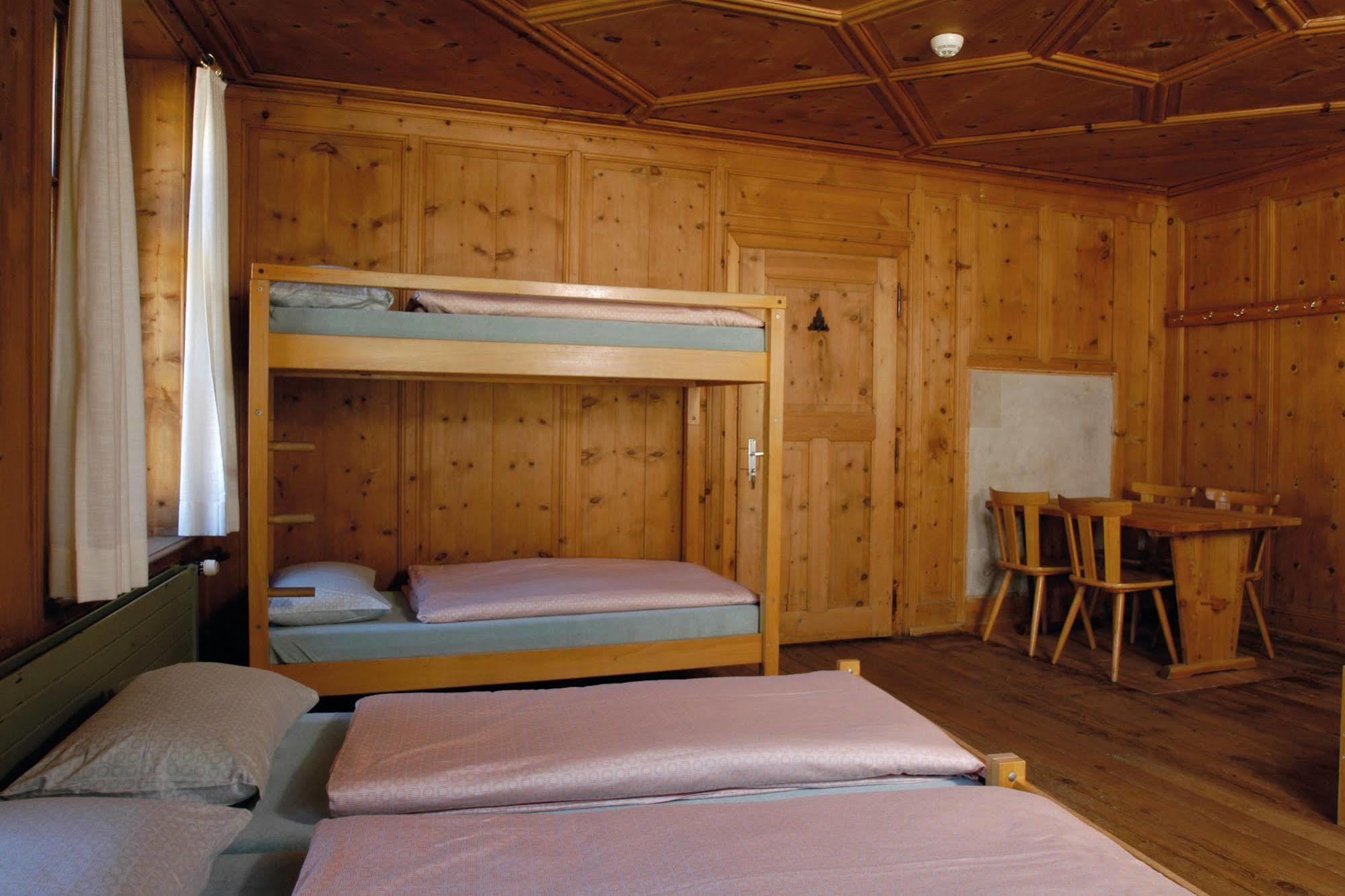 Sta-Maria Youth Hostel Santa Maria Val Muestair Bagian luar foto